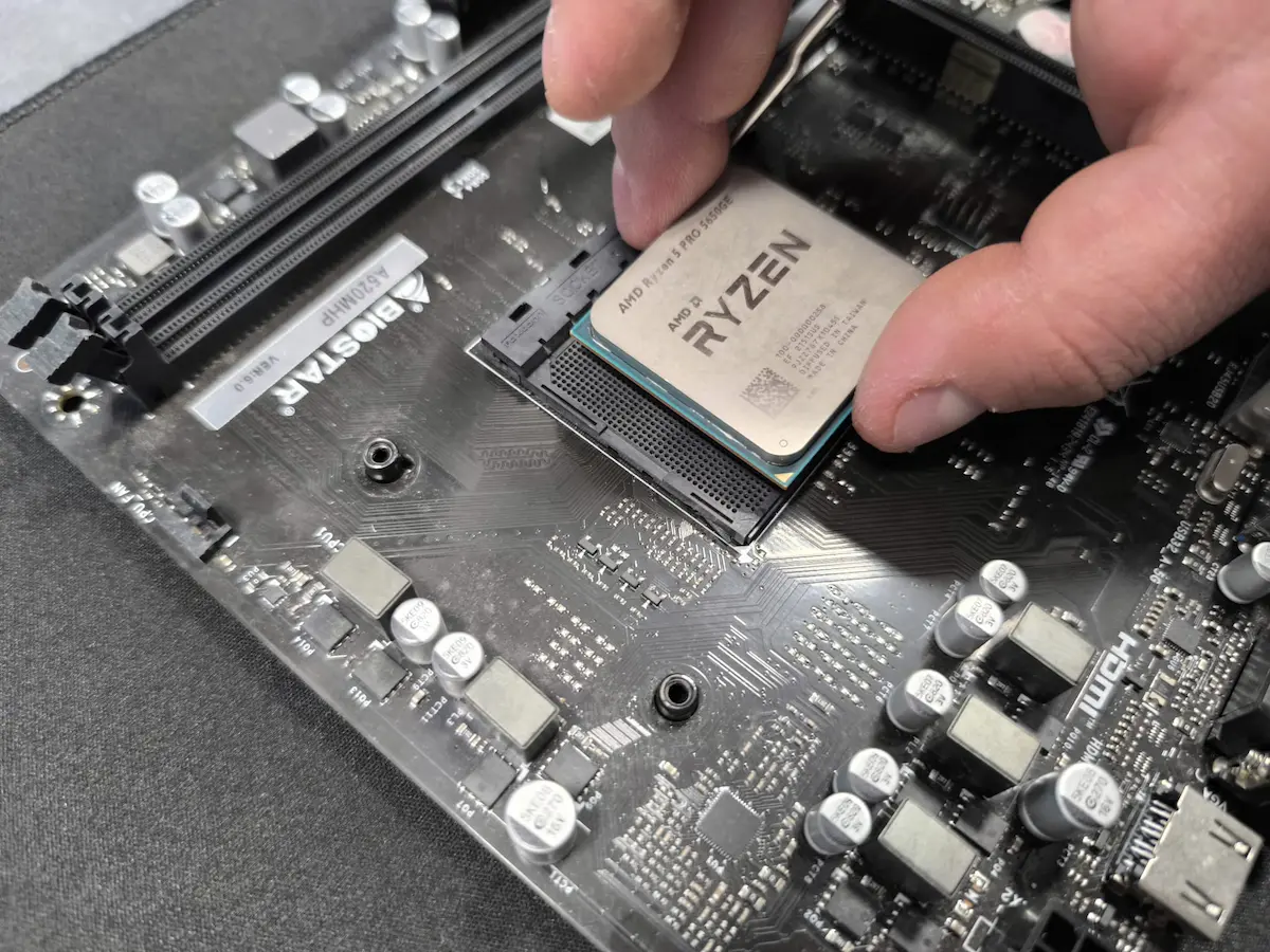reparatie pc in atelier bucuresti