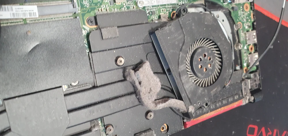 radiator laptop blocat de praf