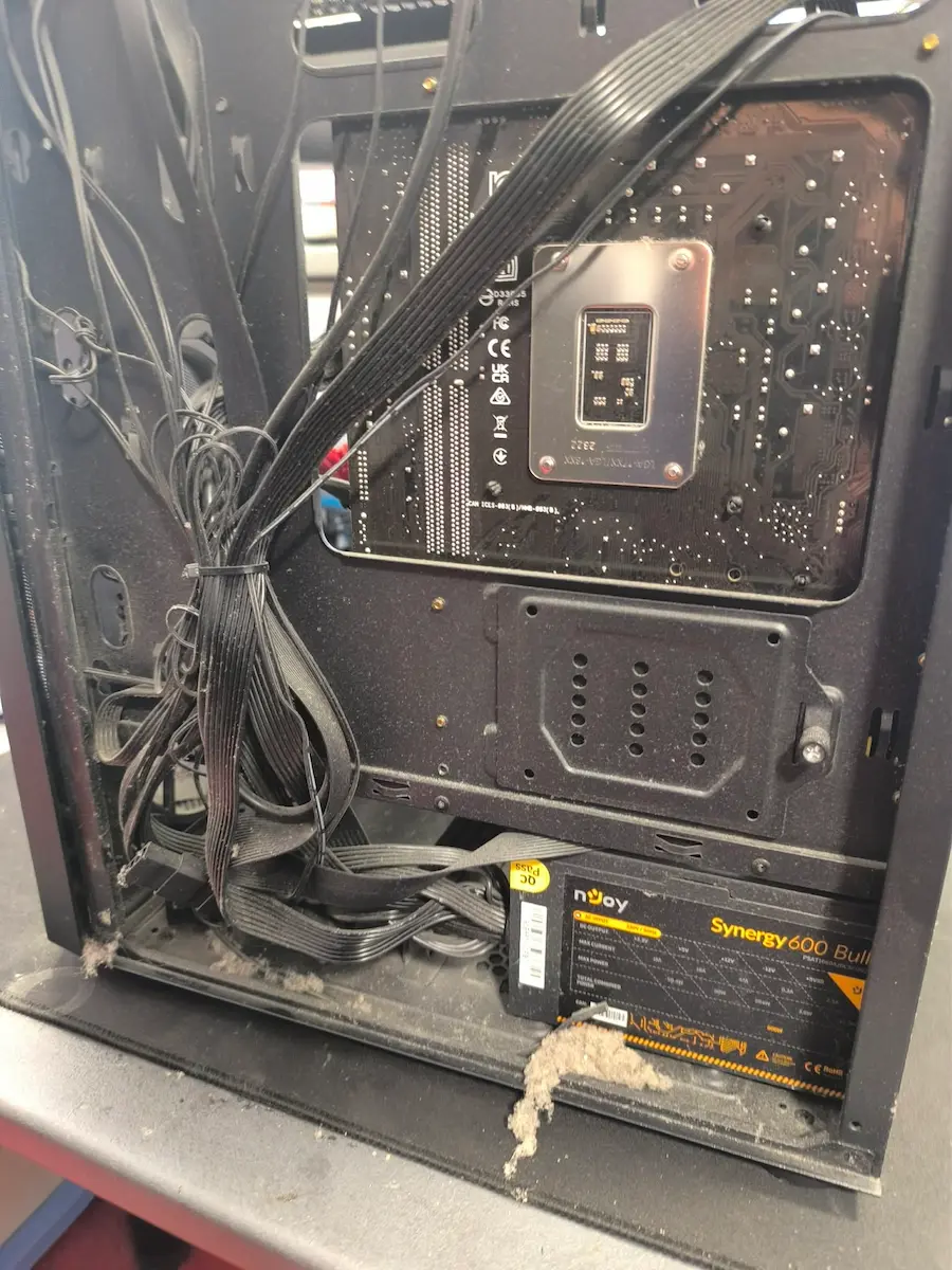 cooler procesor pc infundat cu praf