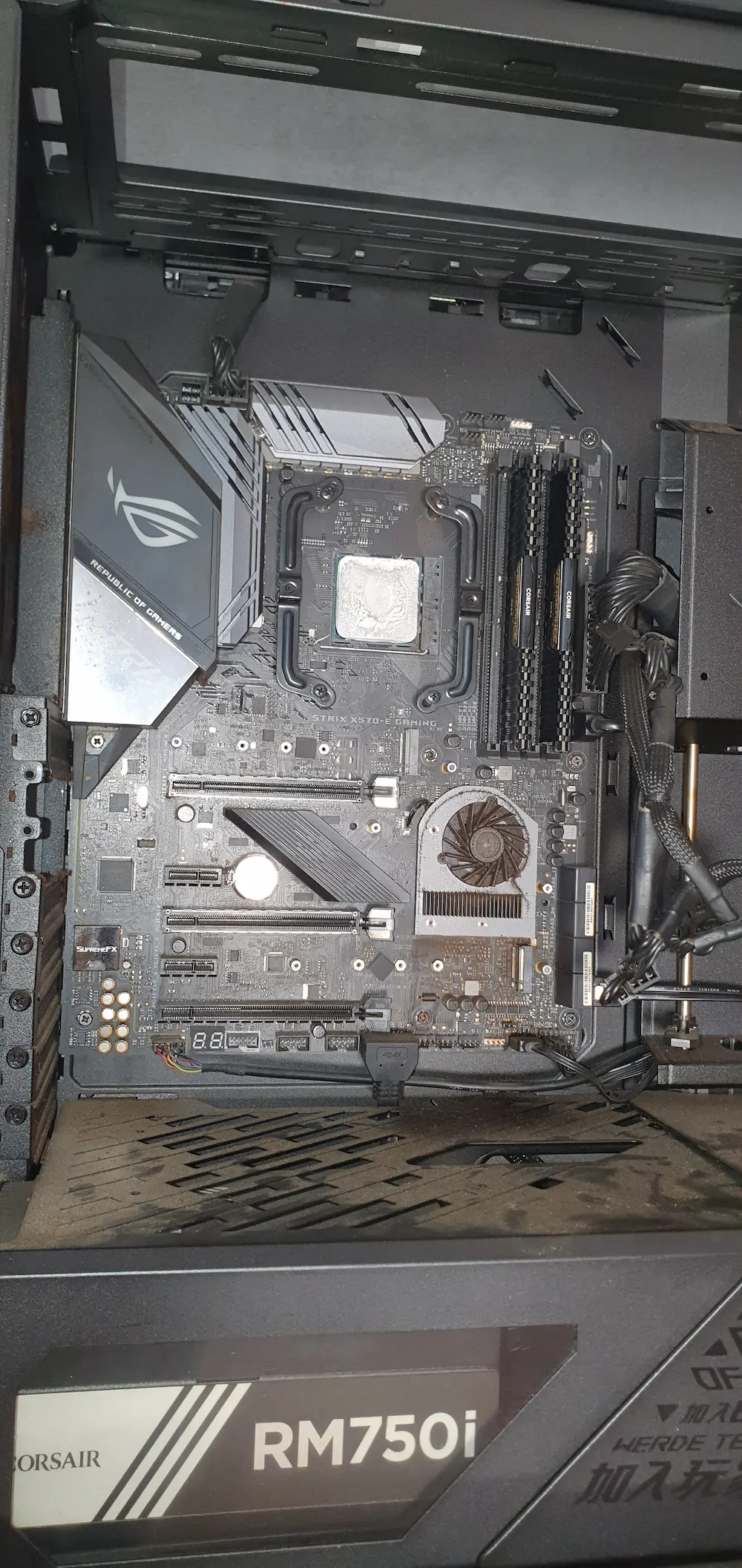 placa video pc plina de praf