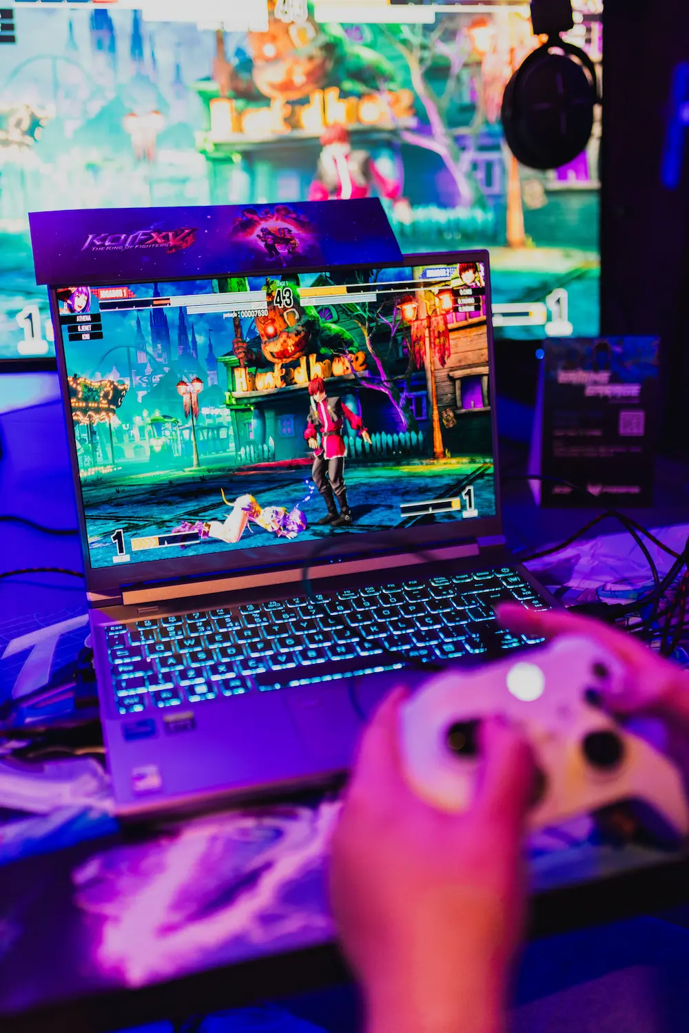 curatare laptop gaming de praf