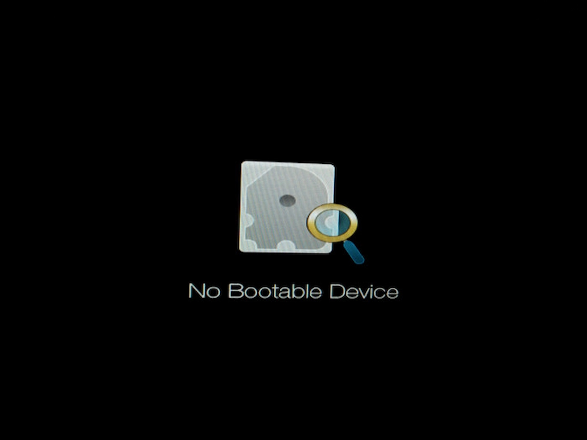eroare no bootable device pe laptop nou